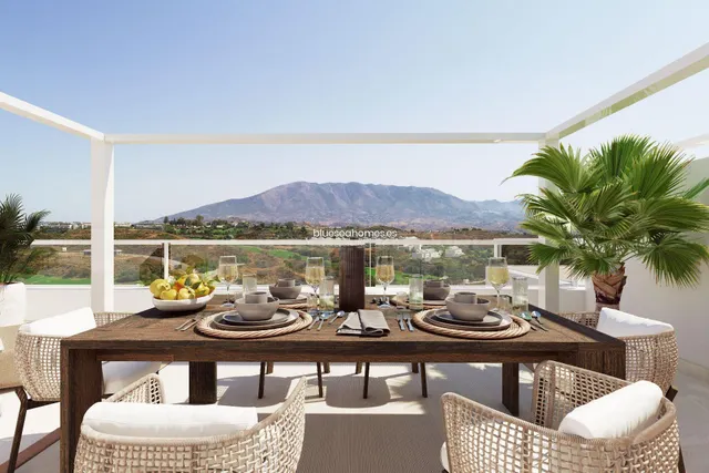 Venta de ático dúplex con tres dormitorios en Mijas Costa, M