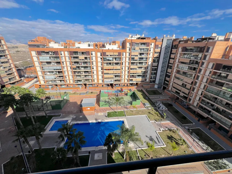 GRAN PISO DE 6 DORMITOTIOS CON PISCINA