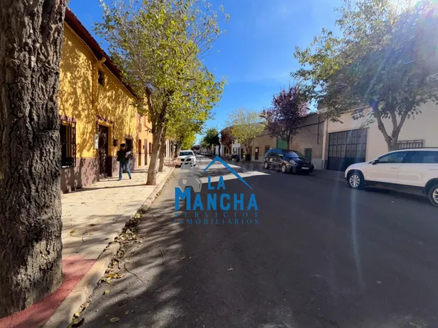 INMOBILIARIA LA MANCHA VENDE CASA EN EL CENTRO DE LA GINETA 