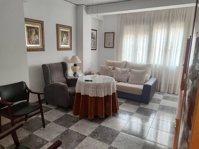 AMPLIA VIVIENDA EN EL CENTRO DE ALMANSA - foto 3