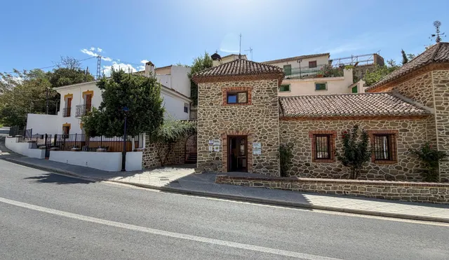 Casa independiente en la entrada de Pinos Genil. (A 10 minutos de Granada) — 36