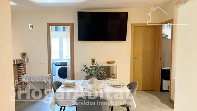 Chalet rústico con piscina, garaje y terraza — 9