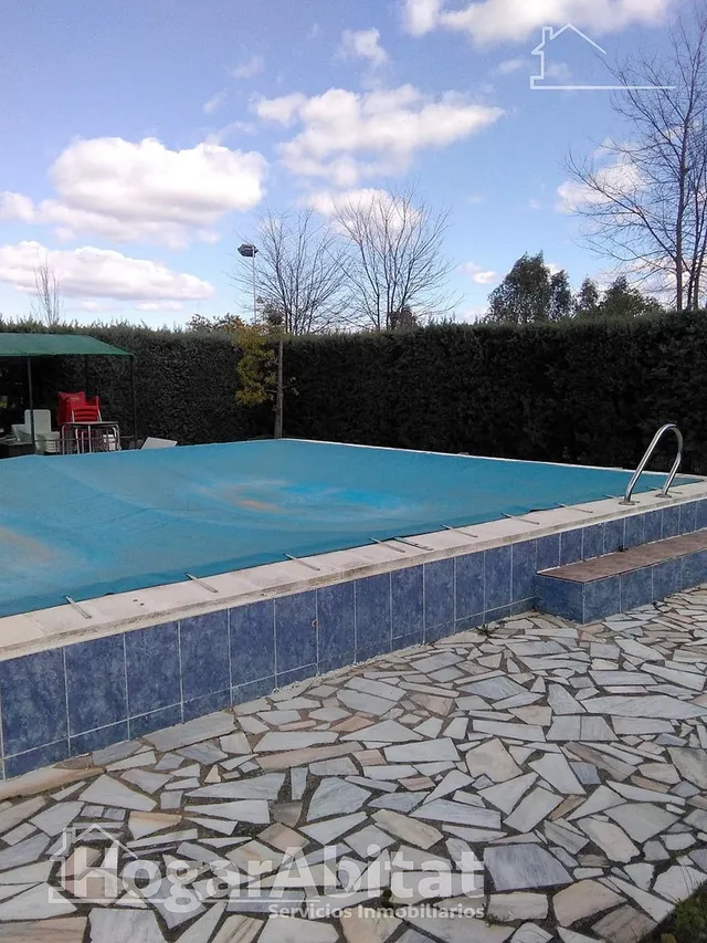 CHALET SEMINUEVO CON PISCINA, TERRAZA Y GARAJE — 23