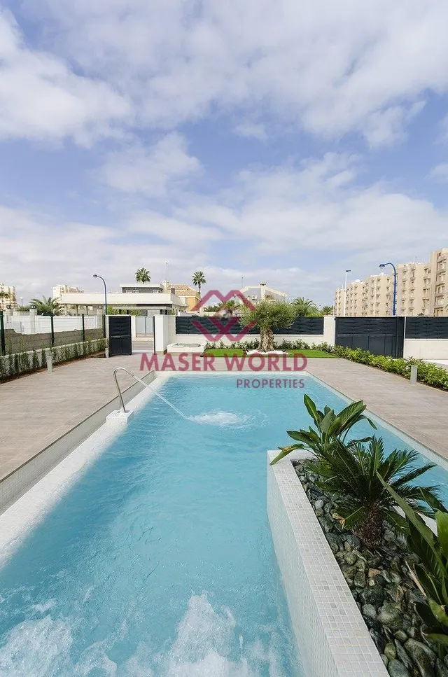 VILLA DE OBRA NUEVA EN PLAYA HONDA — 4
