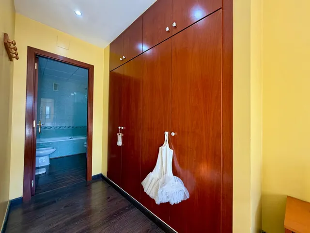 Luminoso piso de 3 dormitorios con suite junto a la plaza Vallès, en el corazón de Sabadell — 16