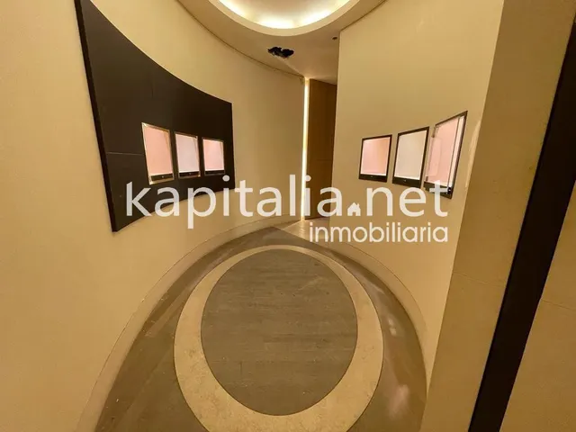 Local comercial en alquiler en el centro en Valencia (Valencia) — 38