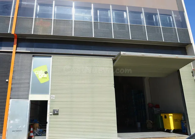 Nave esquinera en alquiler en zona industrial de Vilanova i 