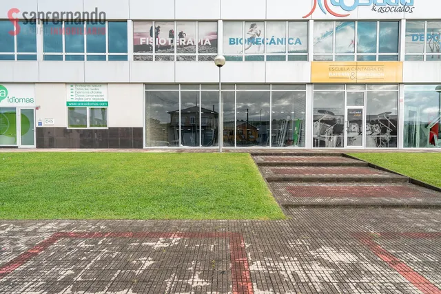 Local comercial en Centro de Negocios con 10 metros de escaparate — 2