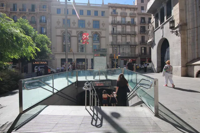 Junto calle Trafalgar,  luminoso segundo piso de 40 metros cuadrados con cédula de habitabilidad — 37