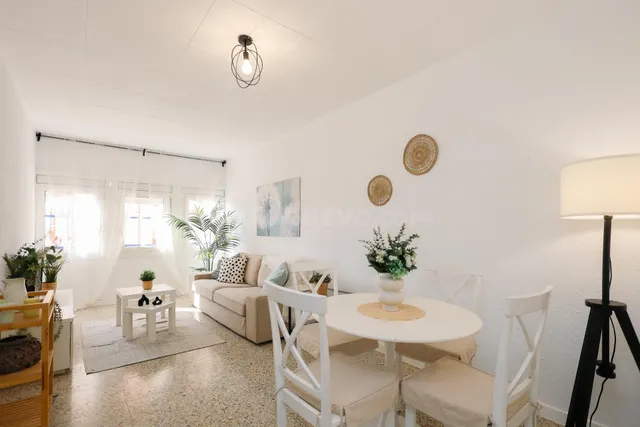 Piso en Venta en La Marina del Port - Oportunidad Única por €249,000 — 2