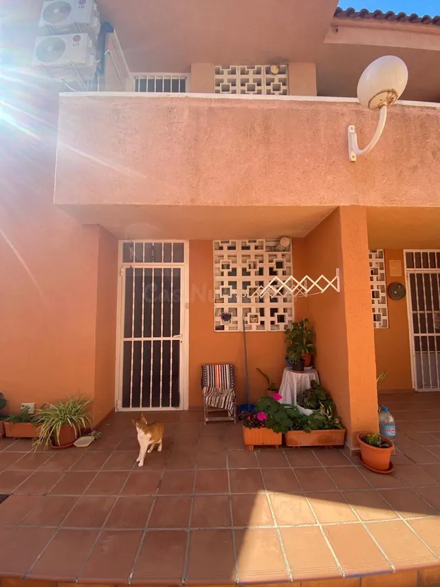 SE VENDE ADOSADO CON GARAJE- BENIDORM / PONIENTE — 2
