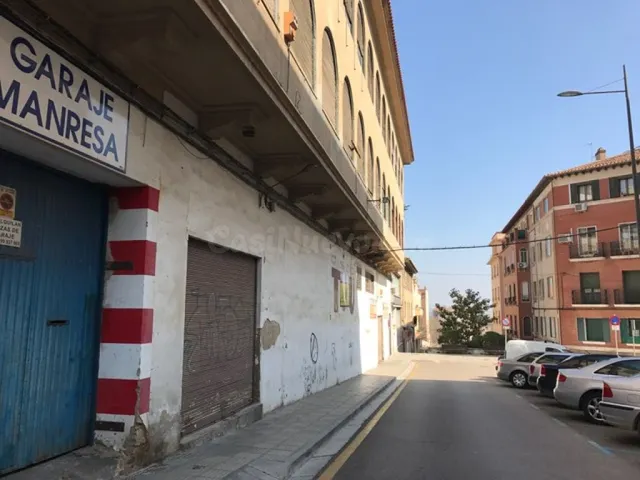 Local comercial en calle Manresa