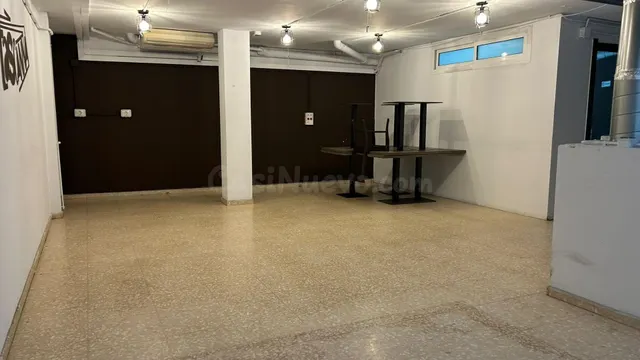 AMPLI LOCAL A LA PLAÇA DE VAPOR VENTALLÓ DE TERRASSA - foto 2