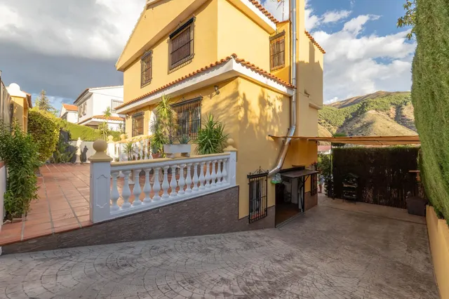 CHALET CON PISCINA Y JARDÍN A SOLO 10 MINUTOS DE GRANADA — 20