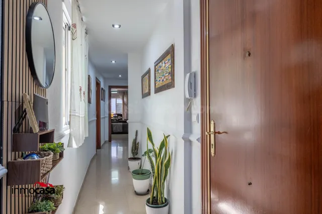 Exclusivo piso en Maracena 3 dormitorios, 2 baños y garaje y - foto 4