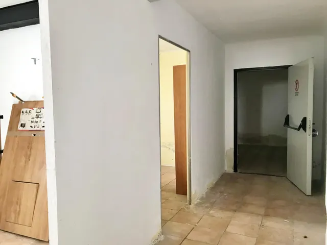 SE VENDEN DOS LOCALES  EN CALLE  CONCEPCION ARENA — 9