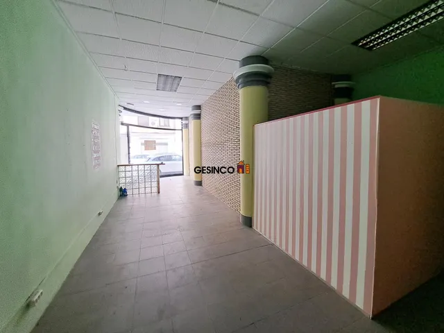 LOCAL CÉNTRICO DISPONIBLE EN VENTA O ALQUILER — 12