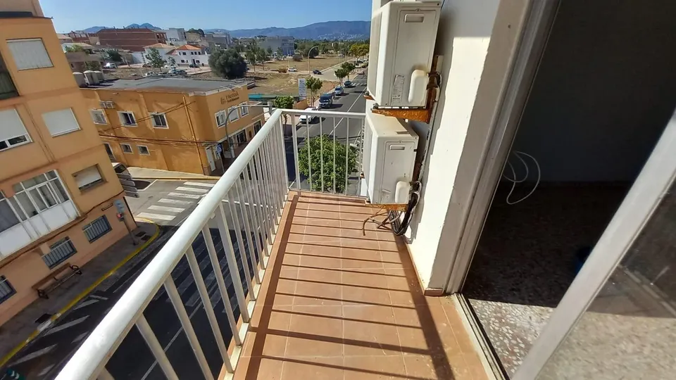 PISO AMPLIO Y LUMINOSO DE 4 habitaciones EN EL CENTRO DE EL VERGER