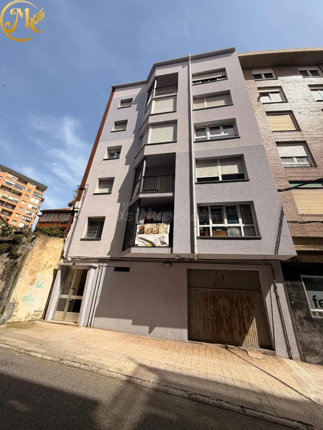 Vía Cornelia. Piso amplio y céntico con huecos grandes. Segu - foto 3