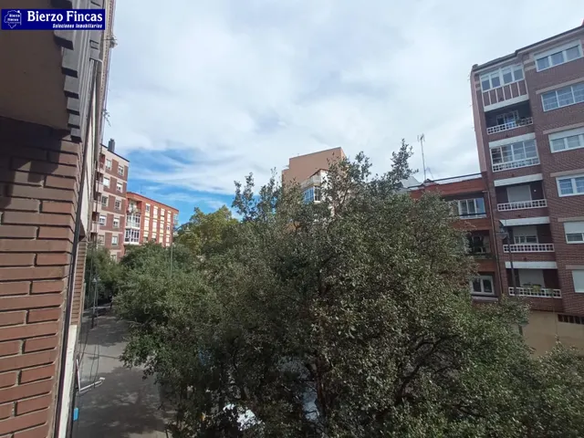 SE VENDE AMPLIO PISO EN PONFERRADA — 39