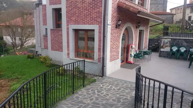 Chalet en Venta en Ogarrio, Cantabria | Ideal para Vivienda  - foto 2