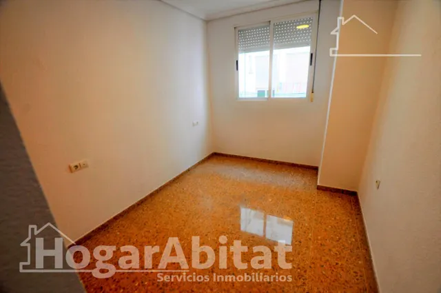AMPLIO CON GARAJE Y ASCENSOR JUNTO HOSPITAL PESET — 17