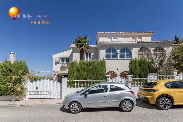 CASA PAREADA EN LA ZUBIA CON PISCINA, ZONA DE BARBACOA Y JARDÍN — 47