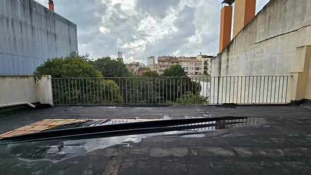 Edifificio neoclasico en el centro de Figueres. — 25