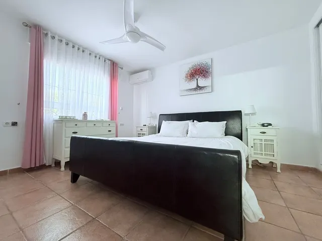 Chalet 7 habitaciones 327m² en venta - South of spain — 46