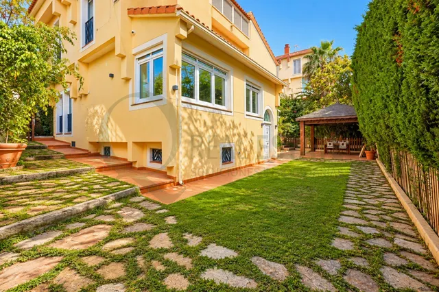 Chalet independiente a 100 m del mar con jardín y piscina en Cabo de las Huertas. — 16