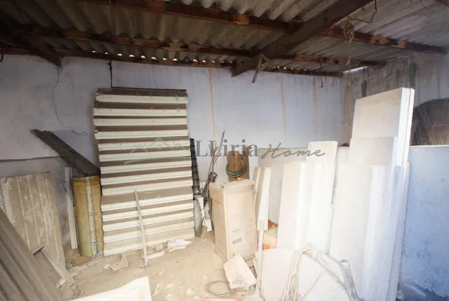 Ref. 04402.- Solar urbano con dos almacenes en S. Antonio de Benagéber, núcleo urbano. — 8