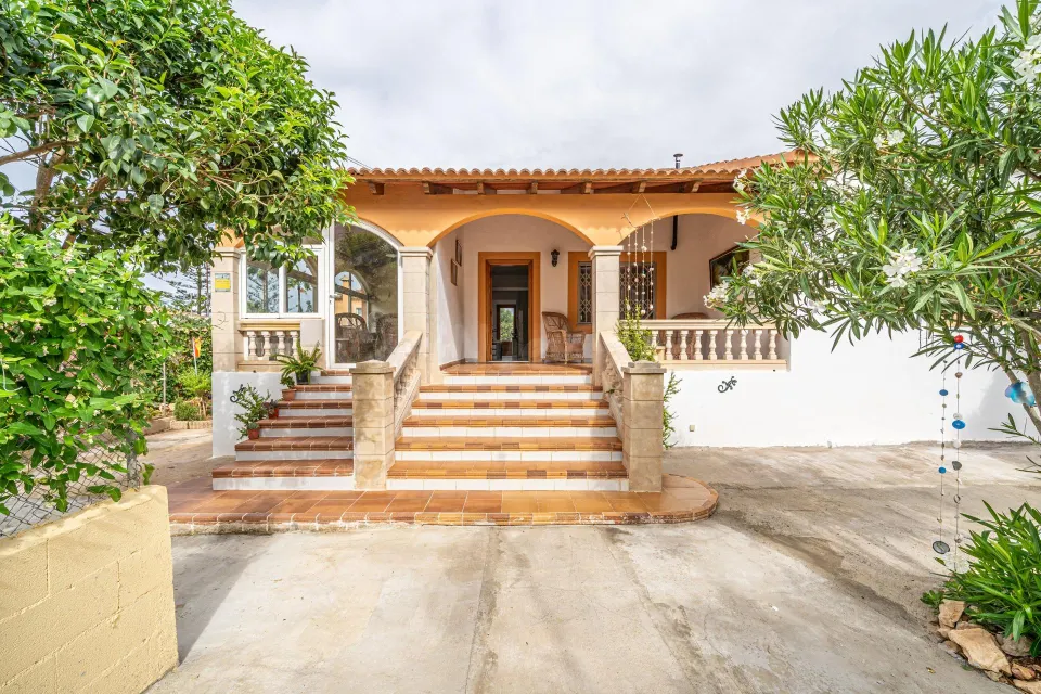 Chalet con amplio jardín y posibilidad de doble vivienda