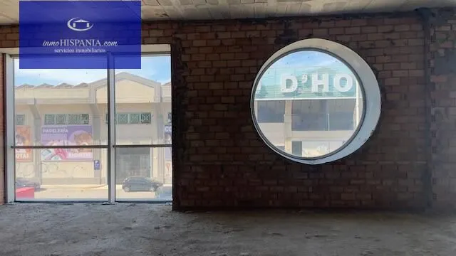 Se vende o alquila local totalmente diafano en Zona Franca — 27