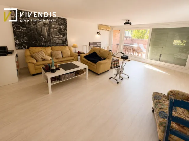 CASA EN VENTA - CIUTAT JARDÍ — 23