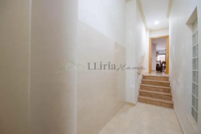 Ref. 04409. Casa de pueblo adosada con amplio patio, terraza y garaje en Vilamarxant. — 5