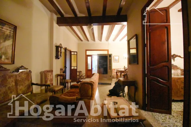 Amplia casa de pueblo con terraza, balcón y trastero — 8