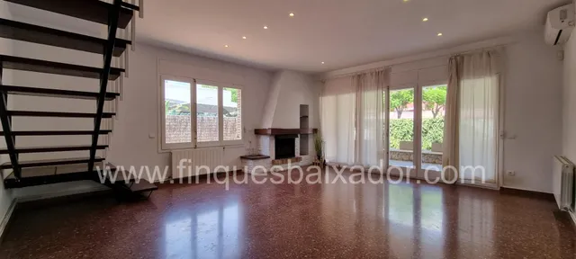 ¡FINQUES BAIXADOR PRESENTA ESTA CASA A 4 VIENTOS EN LA PLAYA! — 12