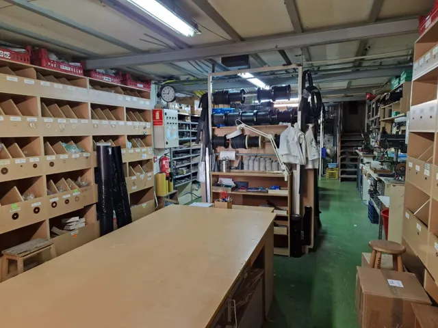 VENTA DE LOCAL COMERCIAL CON LICENCIA ACTIVIDAD INDUSTRIAL V - foto 3