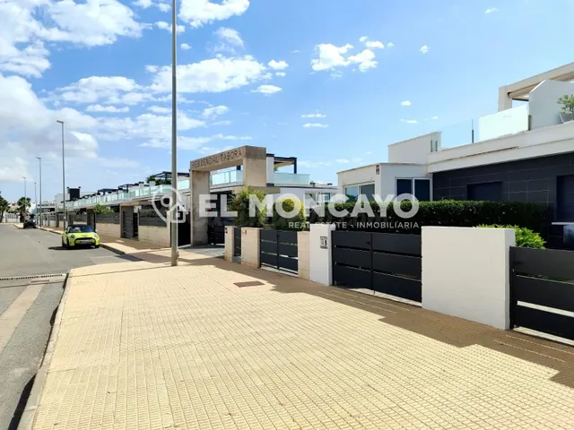 Fantástica vivienda adosada en exclusiva urbanización junto  - foto 3