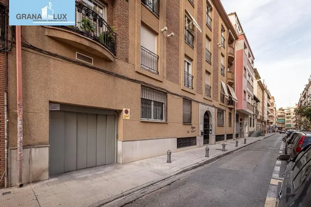 MAGNIFICA PLAZA DE GARAJE EN BARRIO FIGARES - JUNTO A CALLE ALHAMAR — 9