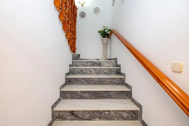 Casa de 6 dormitorios con piscina privada, terrazas y espectaculares vistas en Órgiva – Granada — 45