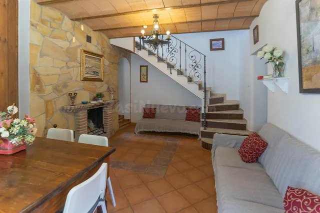 CASA DE CAMPO ADOSADA CON PATIO, TERRAZA CON MUY BUENAS VIST - foto 3