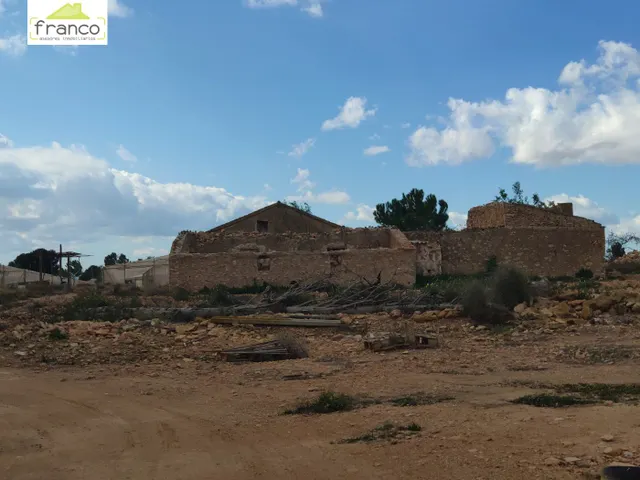 TERRENO CON CASA EN RUINAS — 6