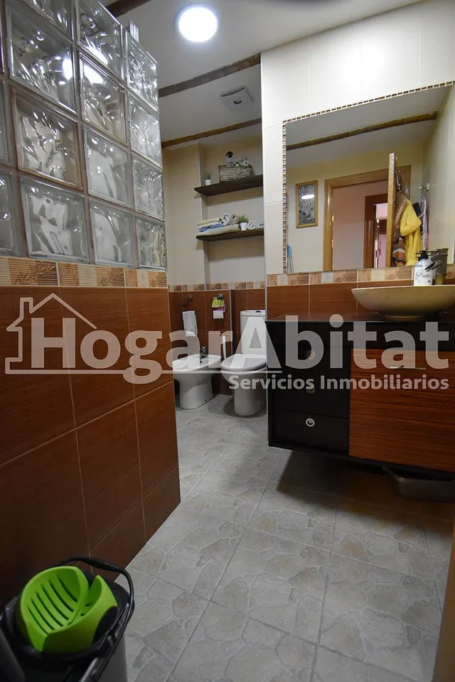 REFORMADO Y AMPLIO CON BALCÓN — 35
