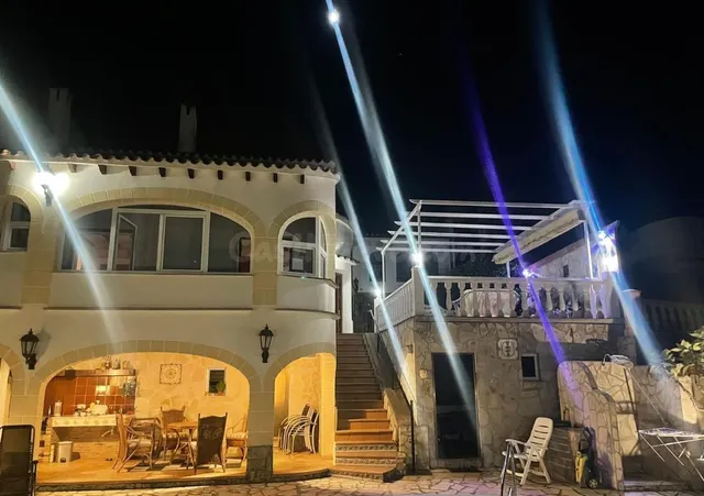 Villa con ubicación privilegiada y enorme potencial — 2