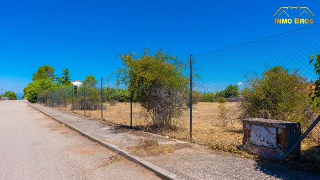 Gran Terreno Urbano ¡Tu Refugio a Solo 1 Hora de Madrid! - foto 3