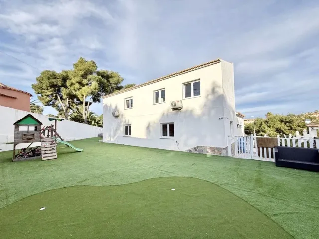 VILLA DE 6 DORMITORIOS Y 2 BAÑOS EN ORIHUELA COSTA (VILLAMARTIN) — 36