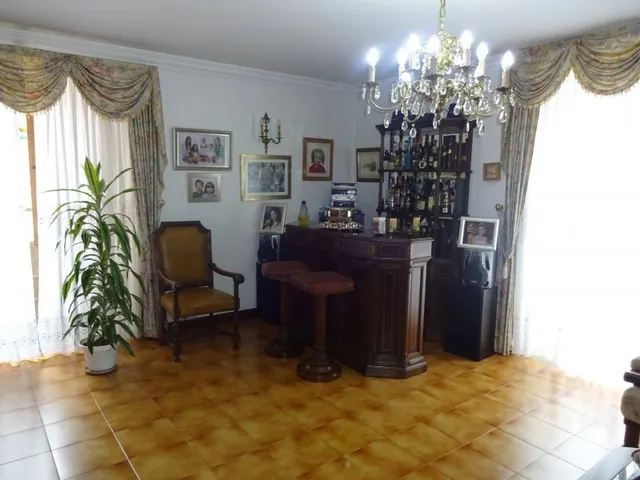 SE VENDE CASA SEÑORIAL PAREADA DE PIEDRA REFORMADA Y EN PERFECTO ESTADO EN PADRON — 14