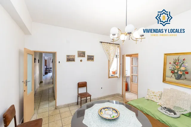 Piso para reformar junto a Plaza Einstein – 3 dormitorios y vistas despejadas — 23