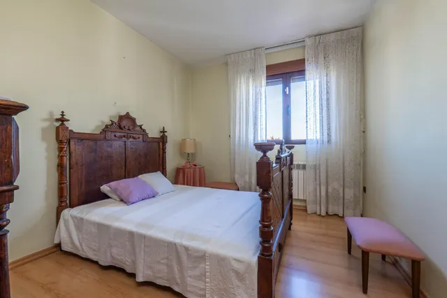 ¡¡ Impresionante chalet dividido en dos viviendas con piscina y zona ajardinadas !! — 18